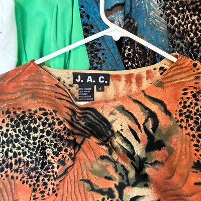 Lot 227 Large lot of women's tops