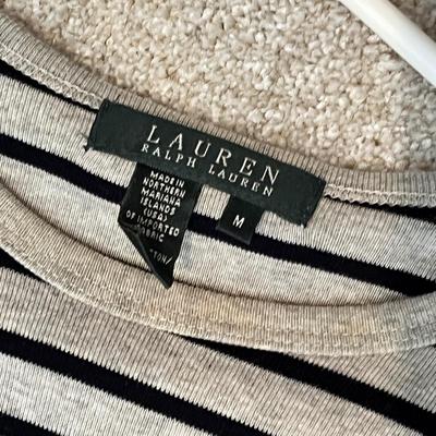 Lot 227 Large lot of women's tops