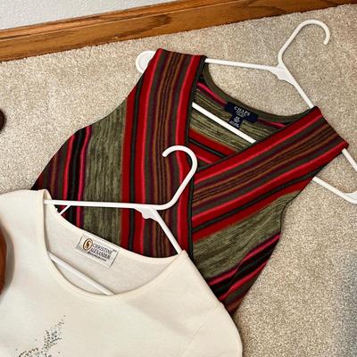 Lot 230 7 Womens printed tops