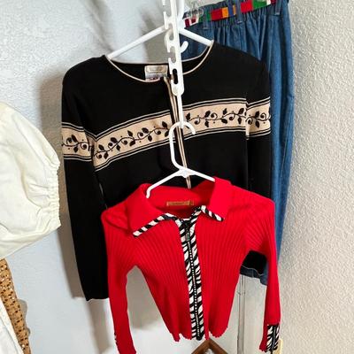 Lot 232 Women's tops & outfits