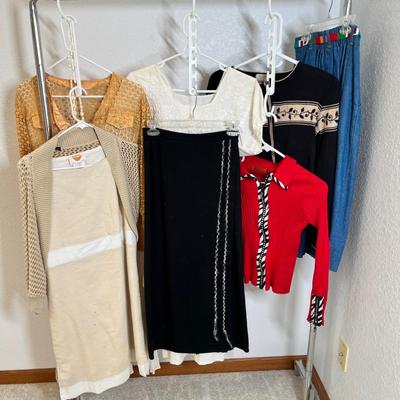 Lot 232 Women's tops & outfits