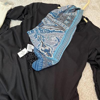 Lot 235 Women's clothing