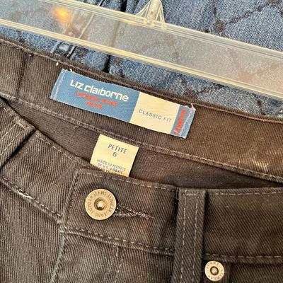 Lot 238 Women's jeans