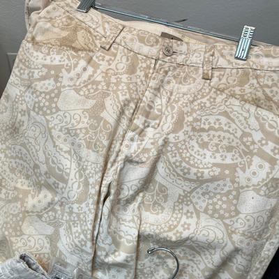 Lot 239 More women's jeans