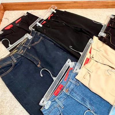 Lot 243 Women's jeans