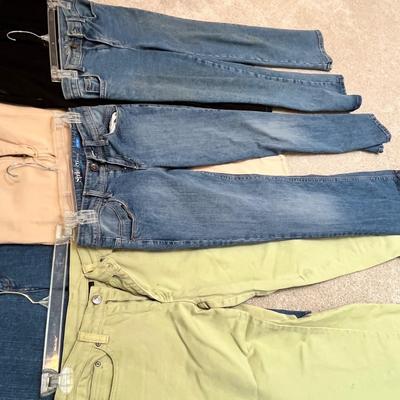 Lot 243 Women's jeans