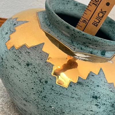Lot 267 Native American 80s pot