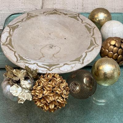 Lot 268 Bowl w/ Decor balls