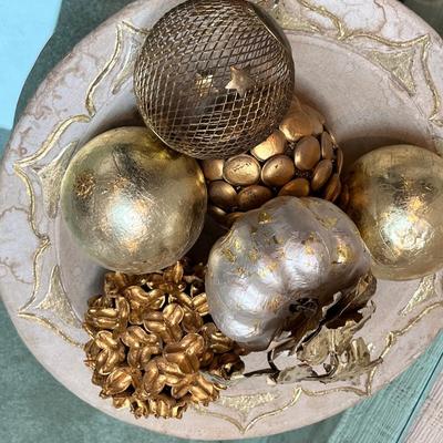 Lot 268 Bowl w/ Decor balls