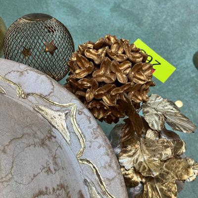 Lot 268 Bowl w/ Decor balls