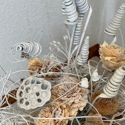 Lot 269 Large Gold & White fake arrangement