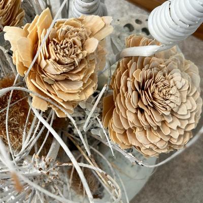 Lot 269 Large Gold & White fake arrangement