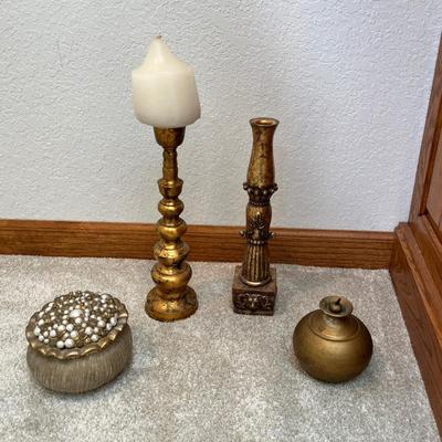 Lot 276 Lot of gold/ bronze decor