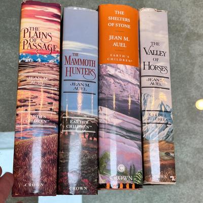 Lot 286 4 book set of Jean Auel