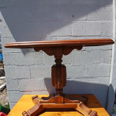 Antique Carved Ornate Pedestal Table by Davis-Birely Table Co. – Shelbyville, Indiana