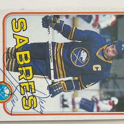 Buffalo Sabres Danny Gare 1981 Topps #14 signed trading card
