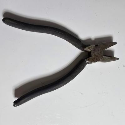 Lot of 6 Mixed Hand Tools – Snips Pliers Cutters