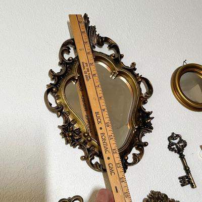 Lot 290 Wall Art Mirrors & keys