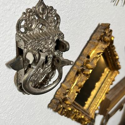 Lot 290 Wall Art Mirrors & keys