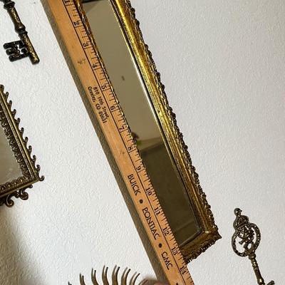 Lot 290 Wall Art Mirrors & keys