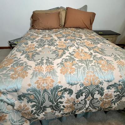 Lot 295 Bed w/ Ralph Lauren Bedding