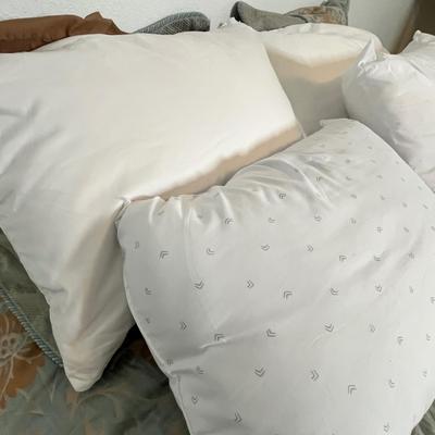 Lot 295 Bed w/ Ralph Lauren Bedding