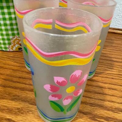 Lot 324 Retro Ice Bucket w/ tumblers