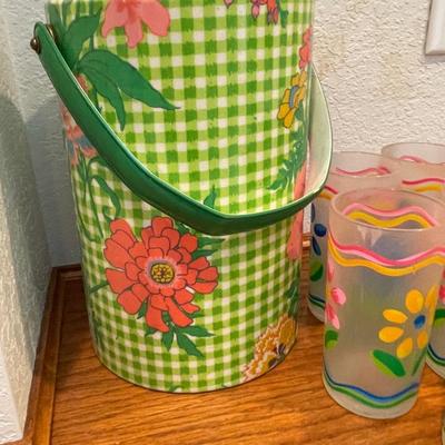 Lot 324 Retro Ice Bucket w/ tumblers
