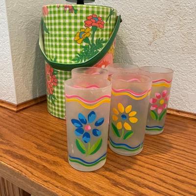 Lot 324 Retro Ice Bucket w/ tumblers
