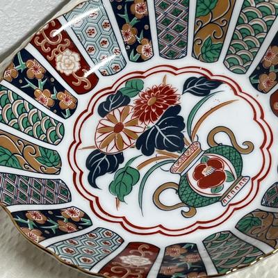 Lot 325 Oriental China set