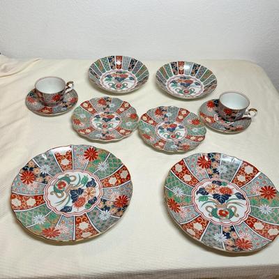 Lot 325 Oriental China set