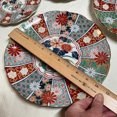 Lot 325 Oriental China set
