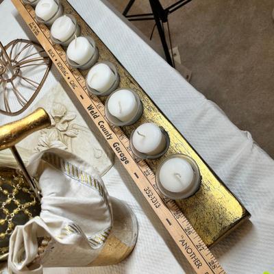 Lot 327 Assorted Decor