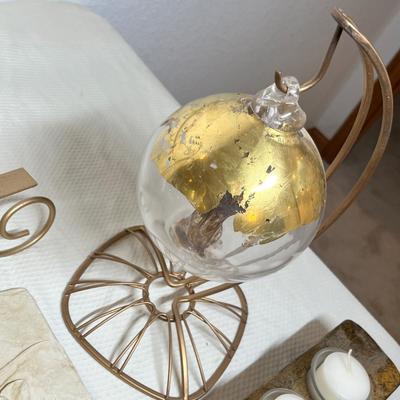 Lot 327 Assorted Decor