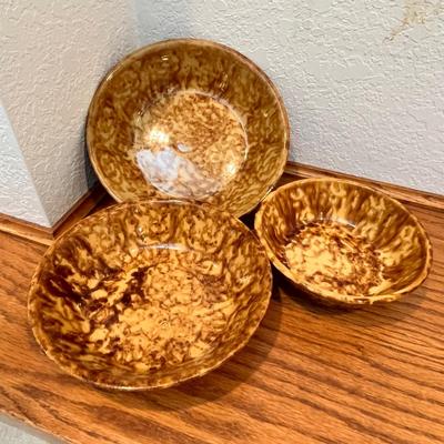 Lot 334 Antique Spatterware Nesting bowls