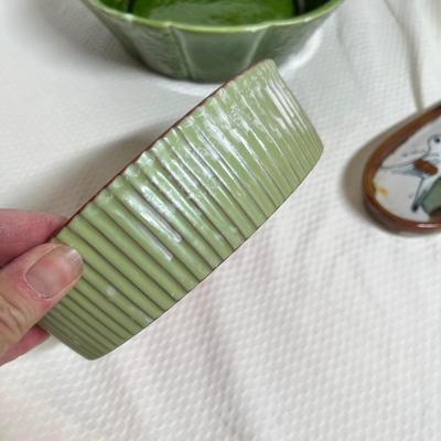 Lot 341 Assortment of bowls