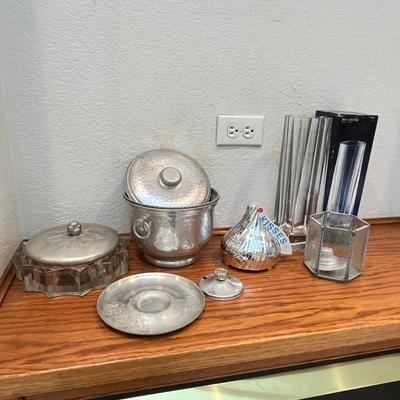 Lot 345 Metal ware items