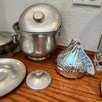 Lot 345 Metal ware items