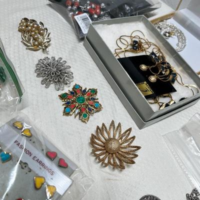 Lot 353 ssorted Jewelry Lot #5