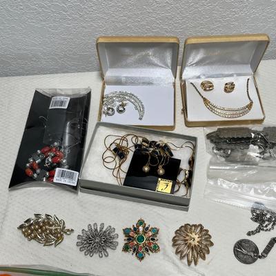 Lot 353 ssorted Jewelry Lot #5