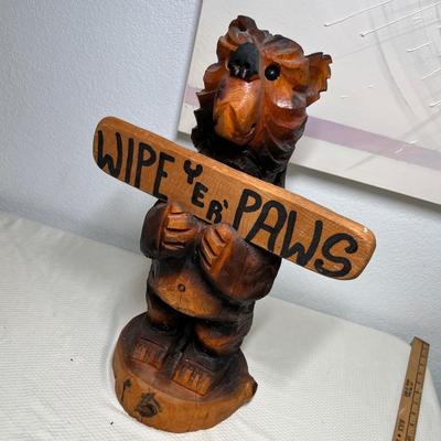Lot 359 Log Bear Figure