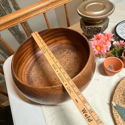 Lot 367 Asst. Wood & other decor