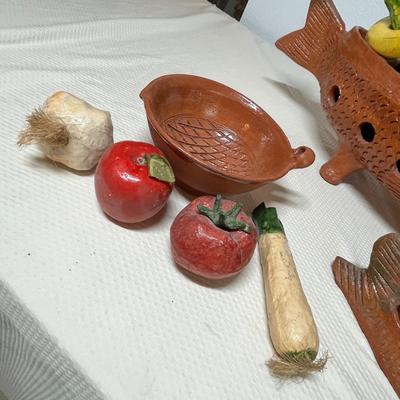 Lot 368 Mexico Pottery fish w/ fruits