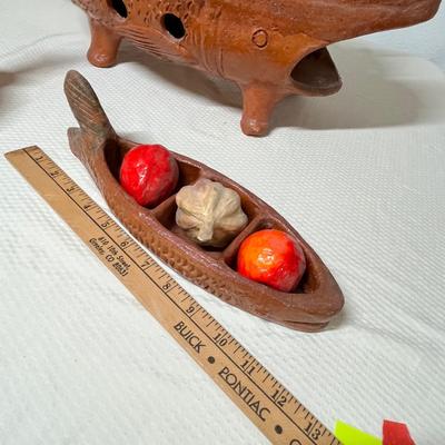 Lot 368 Mexico Pottery fish w/ fruits