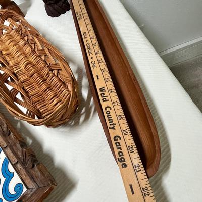 Lot 370 Wood items
