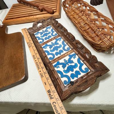 Lot 370 Wood items