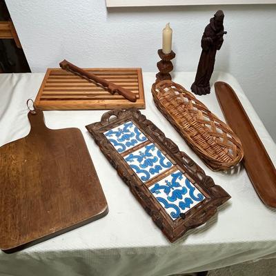 Lot 370 Wood items