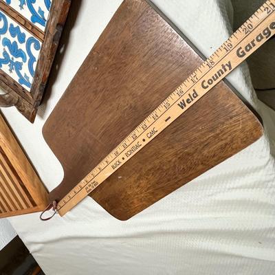 Lot 370 Wood items