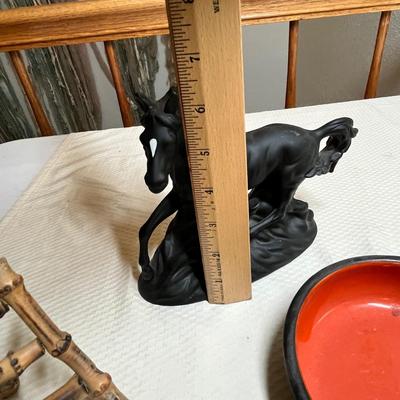 Lot 371 Lot of smalls decor