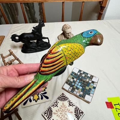 Lot 371 Lot of smalls decor